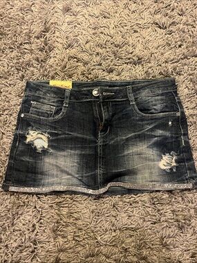 Cute Jean mini skirt with sparkle!